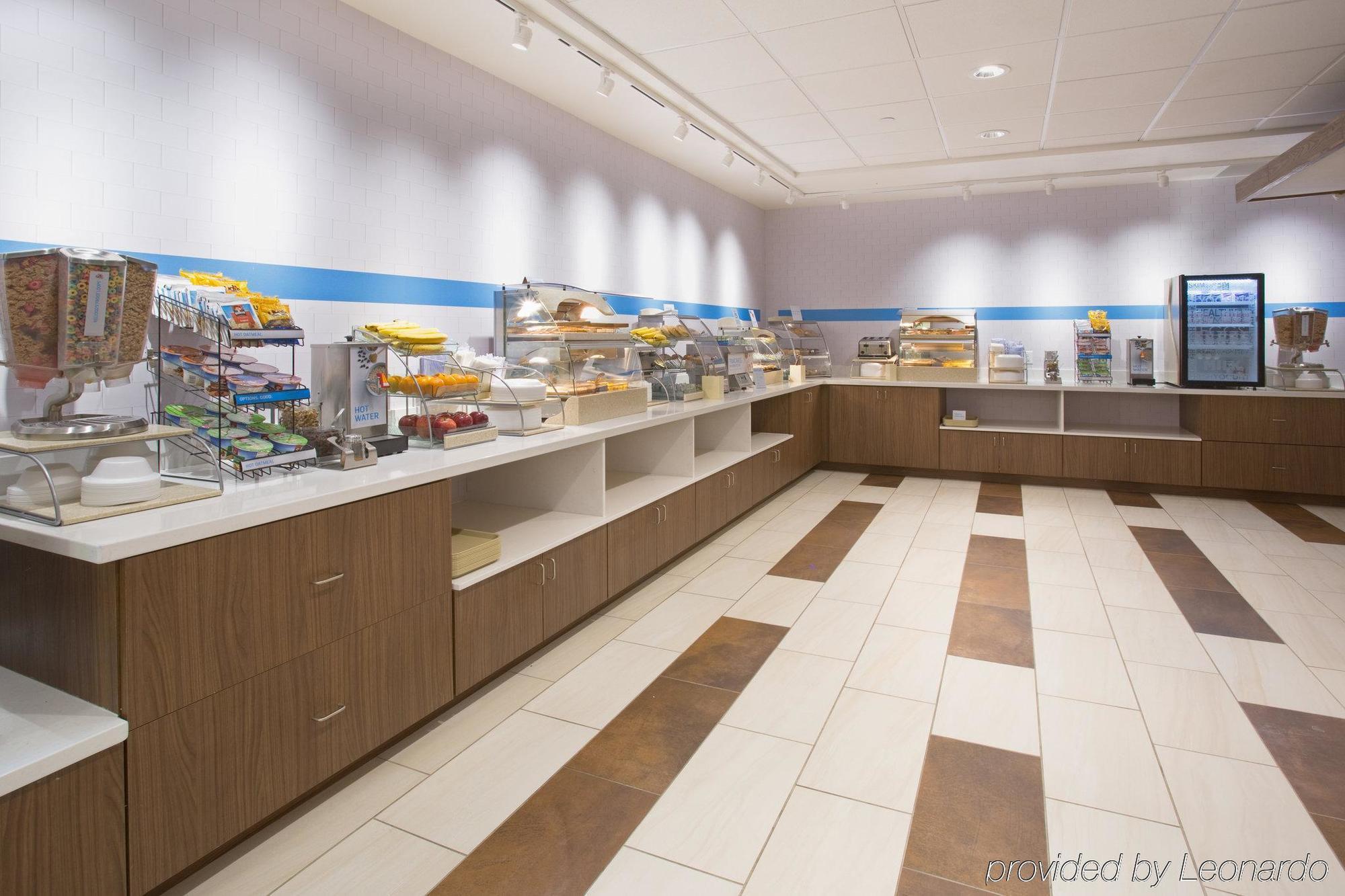 约翰斯敦智选假日酒店 外观 照片